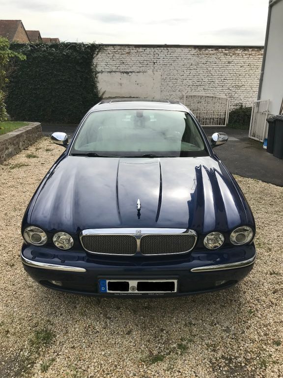 Blau Gebraucht 2005 Jaguar XJ8 Sovereign Limousine | 11.900 € - Bild 1/4