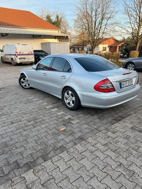 Gebraucht Mercedes E320 Avantgarde 224 PS (164 kW) 2006 Grau Limousine