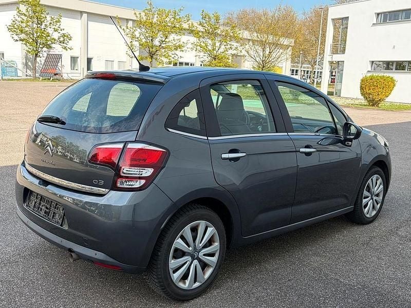 Gebraucht Citroën C3 SELECTION 99 PS (72 kW) 2015 Grün Limousine
