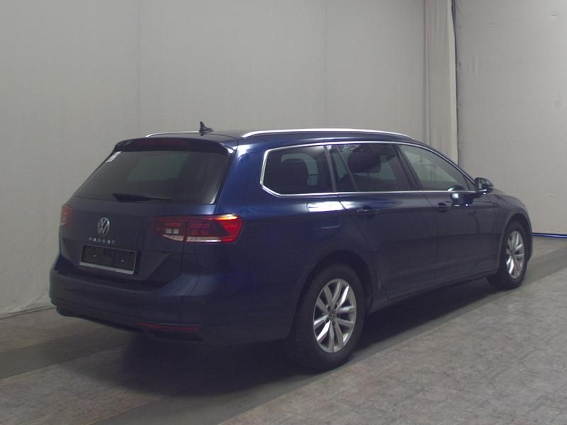 Gebraucht VW Passat Business 150 PS (110 kW) 2022 Aquamarinblau metallic Kombi