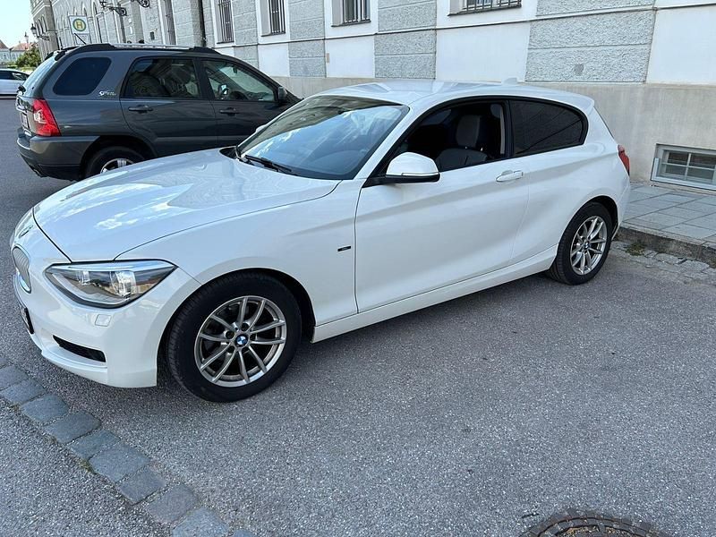 Weiß Gebraucht 2014 BMW 118 Coupé Coupé | 5.900 € - Bild 1/4