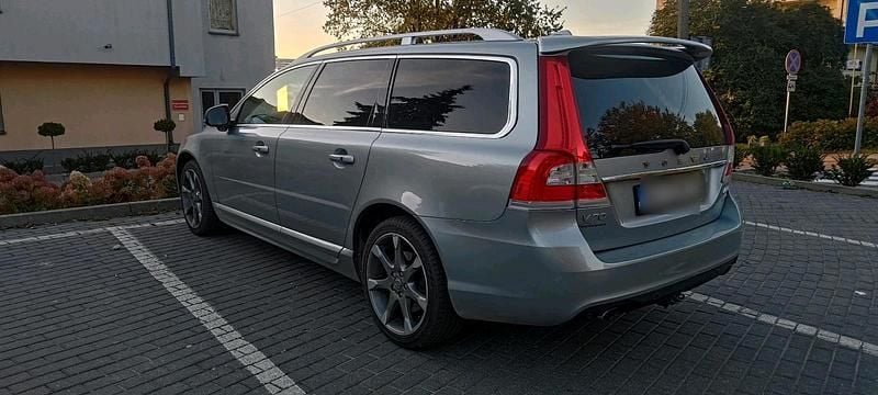 Gebraucht Volvo V70 330 PS (242 kW) 2014 Silber Kombi