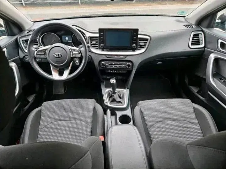Gebraucht Kia Ceed 120 PS (88 kW) 2020 Schwarz Kleinwagen