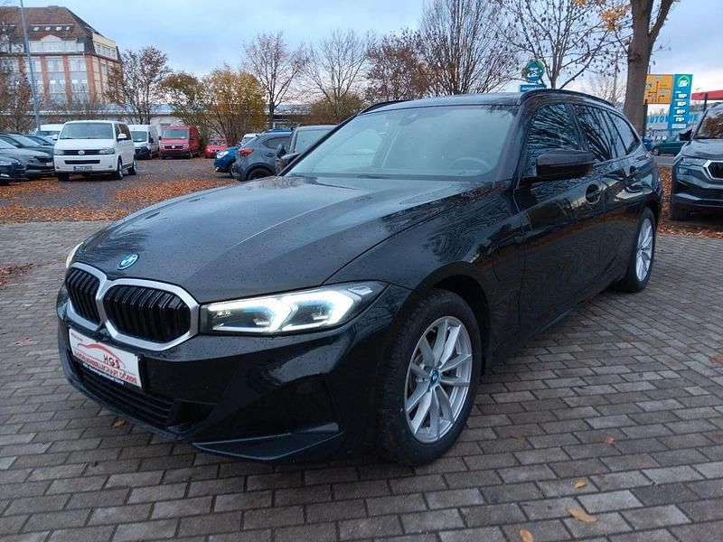 Gebraucht BMW 330e 184 PS (135 kW) 2023 Schwarz Kombi