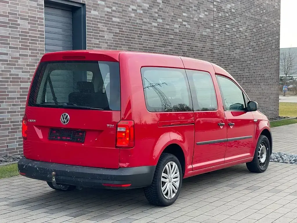 Używany VW Caddy 150 KM (110 kW) 2016 Czerwony Minivan