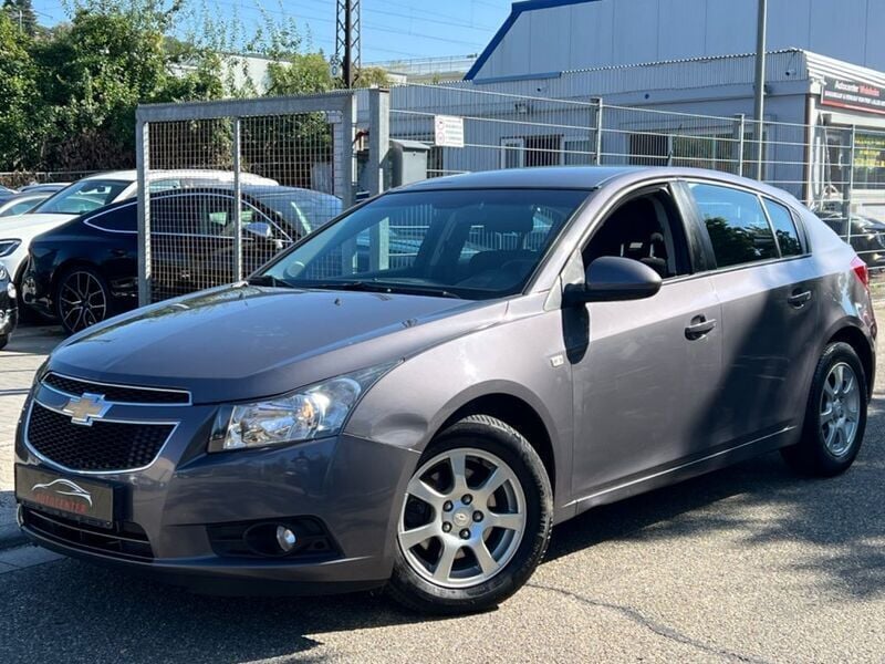 Grau Gebraucht 2012 Chevrolet Cruze Limousine | 3.500 € (Fairer Preis) - Bild 1/4