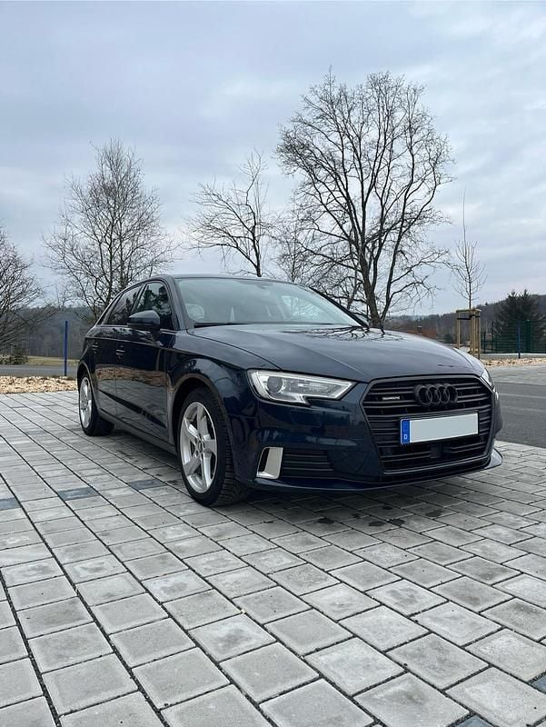 Blau Gebraucht 2017 Audi A3 Limousine | 13.800 € (Superpreis) - Bild 1/4