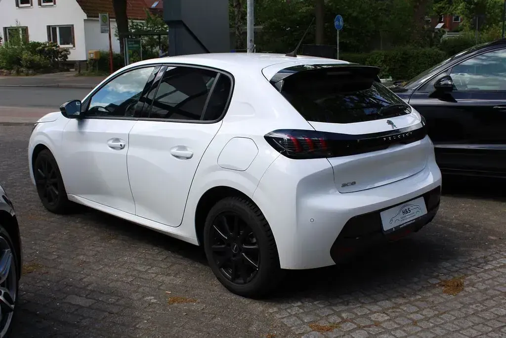 Gebraucht Peugeot 208 Allure 102 PS (75 kW) 2023 Lack weiss banquise/typ aussenverkleidung spiegel flach standard Kleinwagen
