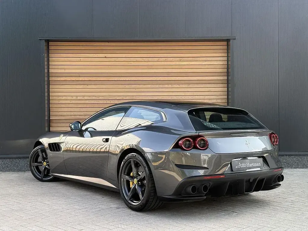 Second-hand Ferrari GTC4Lusso 610 CP (448 kW) 2021 Gri Break