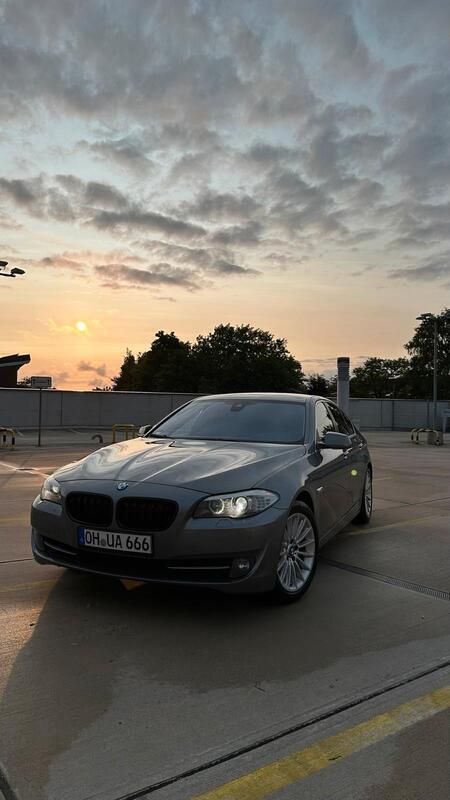 Grau Gebraucht 2012 BMW 530 Comfort Edition Limousine | 12.500 € (Fairer Preis) - Bild 1/4