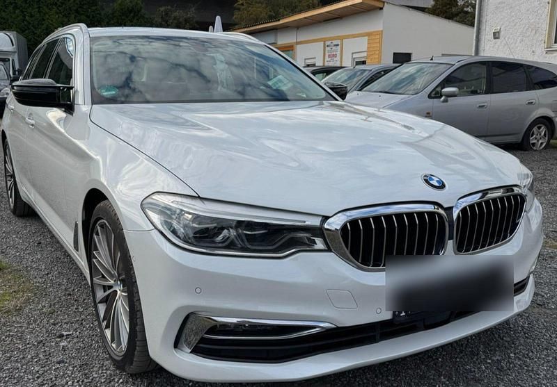 Weiß Gebraucht 2019 BMW 540 Luxury Line Kombi | 27.800 € - Bild 1/1