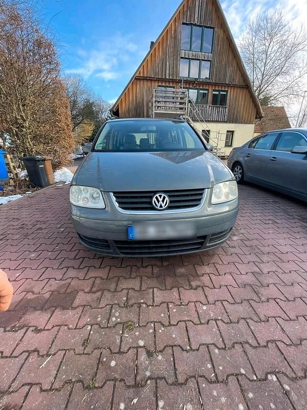 Grau Gebraucht 2006 VW Touran Van / Kleinbus | 2.400 € (Etwas zu teuer) - Bild 1/4