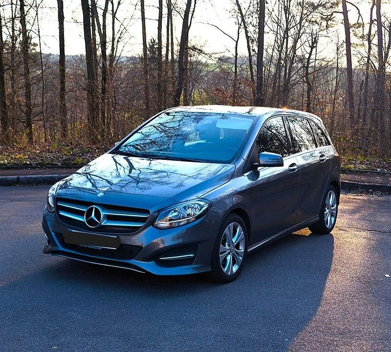 Gebraucht Mercedes B180 122 PS (89 kW) 2015 Grau Van / Kleinbus