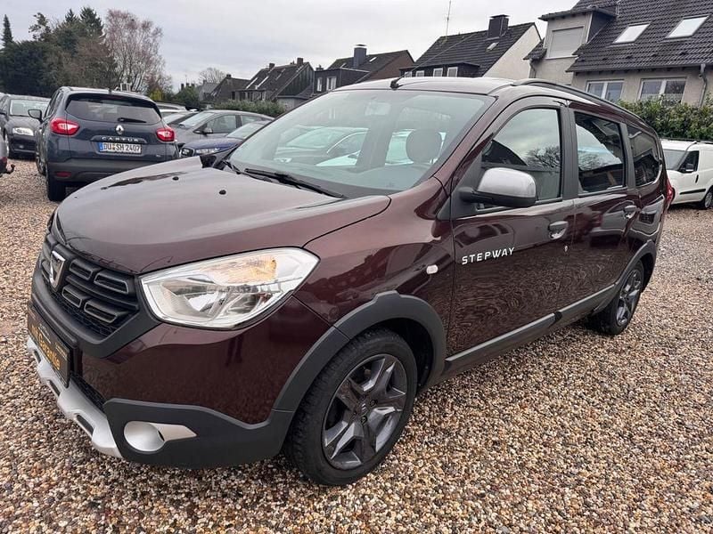 Gebraucht Dacia Lodgy Celebration 116 PS (85 kW) 2017 Braun Van / Kleinbus