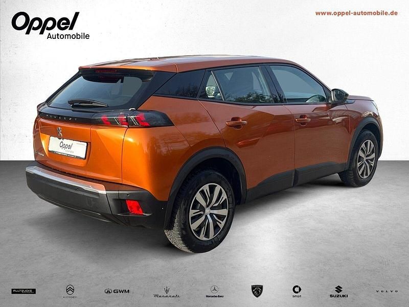 Gebraucht Peugeot e-2008 Active 100 kW (136 PS) 2023 Lackierung orange fusion/typ aussenverkleidung metalliclackierung SUV