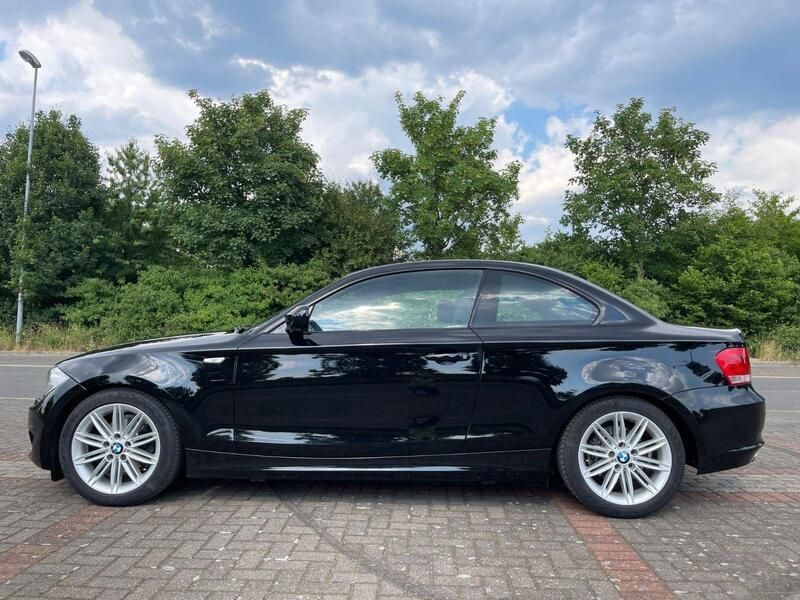 Schwarz Gebraucht 2012 BMW 118 Coupé Sport Line Coupé | 13.500 € (Teuer) - Bild 1/4