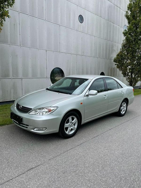 Grau Gebraucht 2002 Toyota Camry Limousine | 6.500 € (Etwas zu teuer) - Bild 1/4