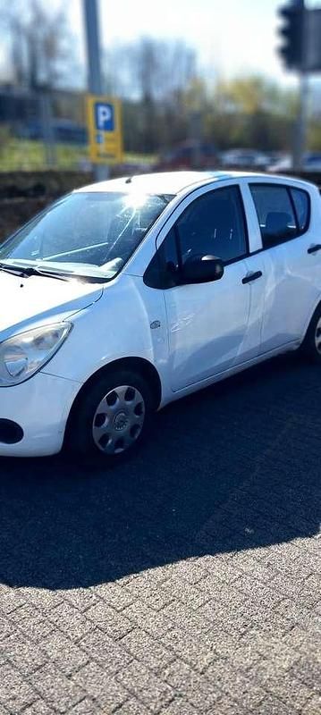 Gebraucht Opel Agila 60 PS (44 kW) 2012 Weiß Kleinwagen