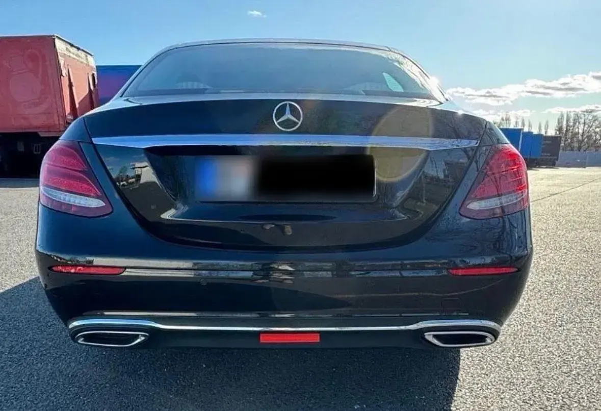 Gebraucht Mercedes E200 160 PS (117 kW) 2019 Schwarz Limousine