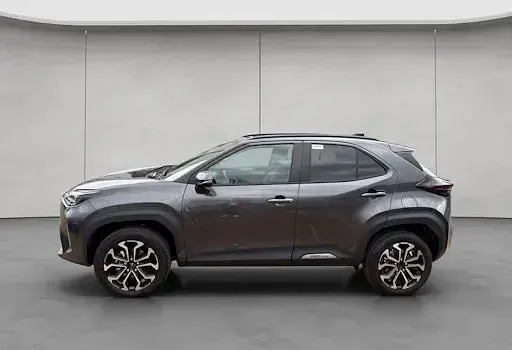 Neu Toyota Yaris Cross 130 PS (95 kW) 2026 Grau SUV