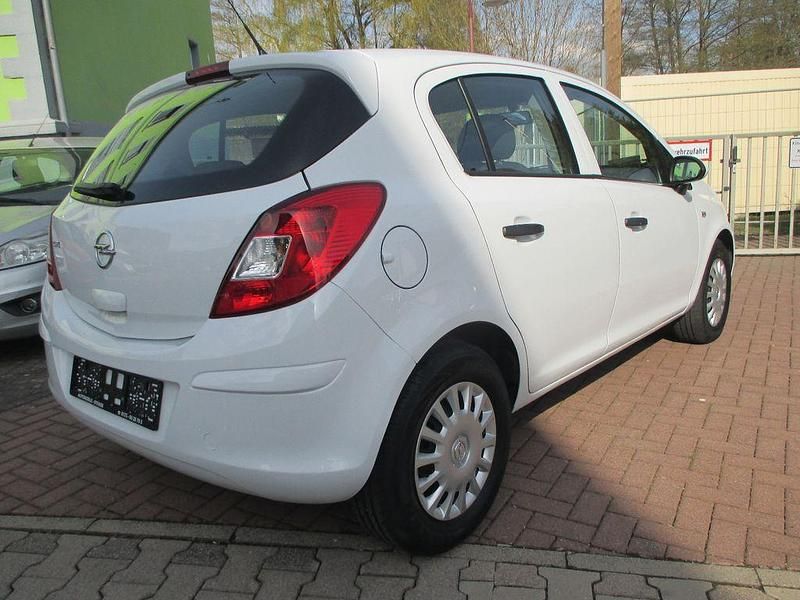 Gebraucht Opel Corsa 69 PS (50 kW) 2014 Weiß Kleinwagen