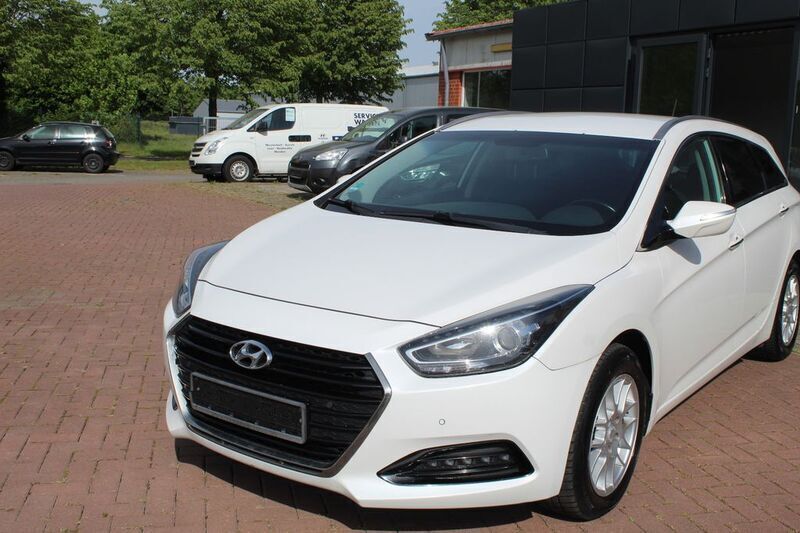Weiß Gebraucht 2015 Hyundai i40 Trend Kombi | 4.500 € (Fairer Preis) - Bild 1/4