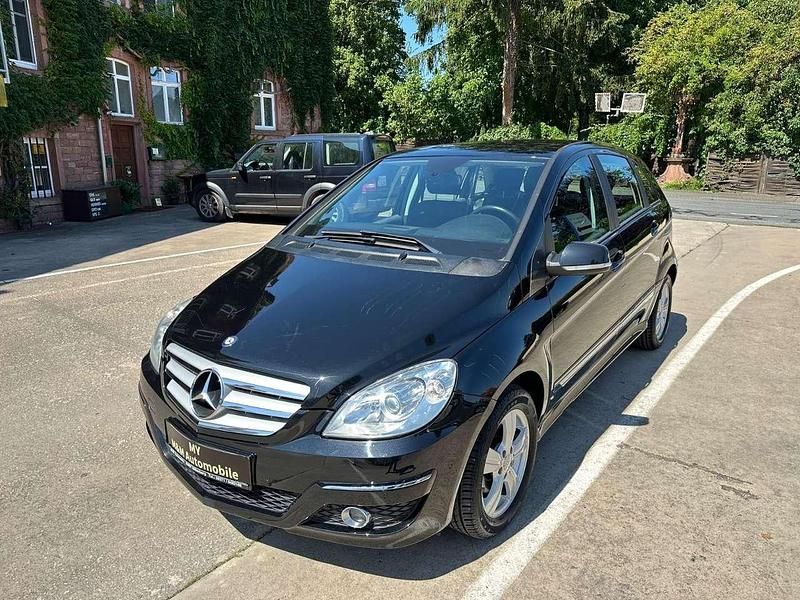 Schwarz Gebraucht 2011 Mercedes B200 Van / Kleinbus | 11.999 € - Bild 1/3