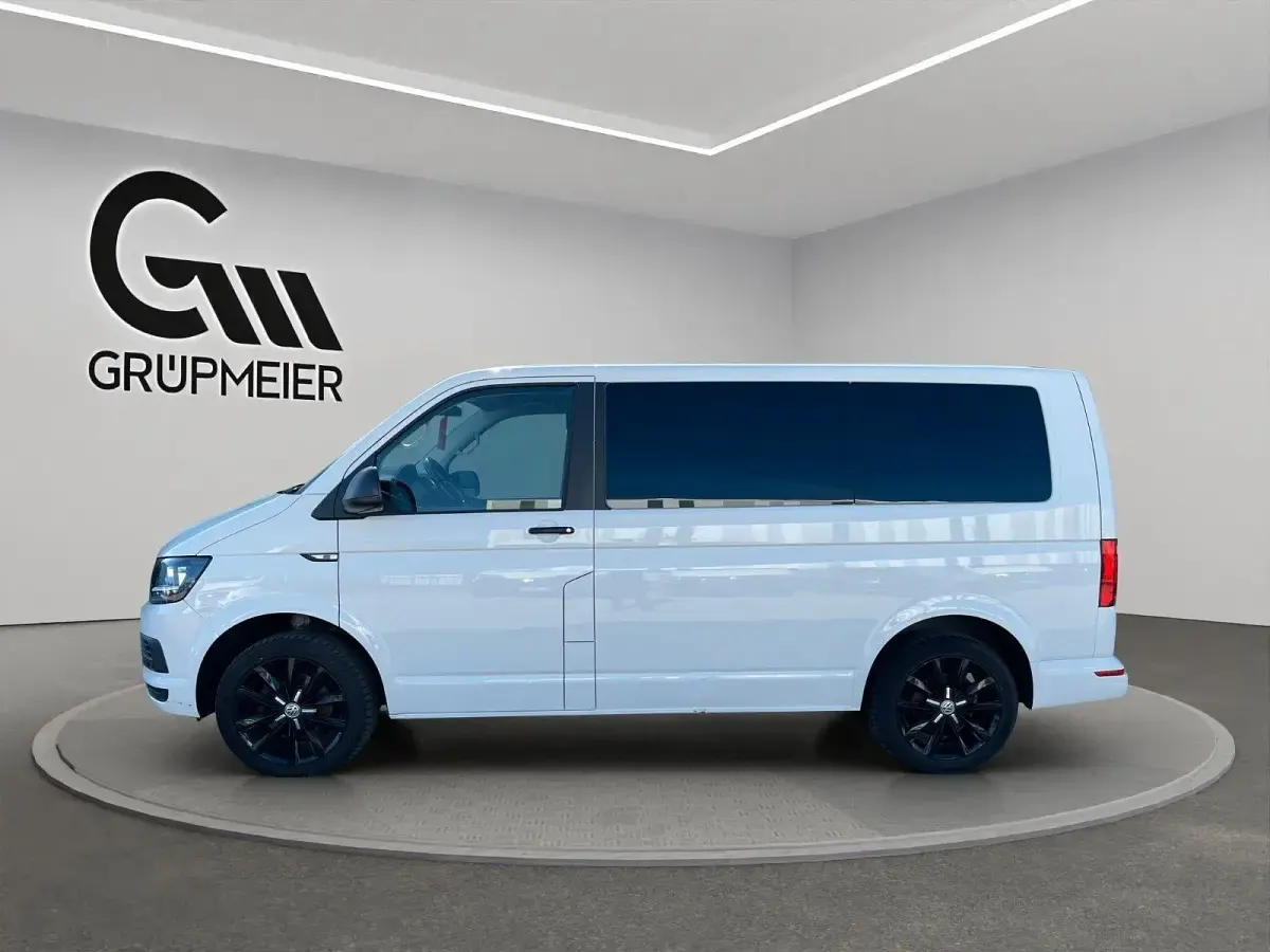 Gebraucht VW Multivan Trendline 150 PS (110 kW) 2018 Weiß Van / Kleinbus