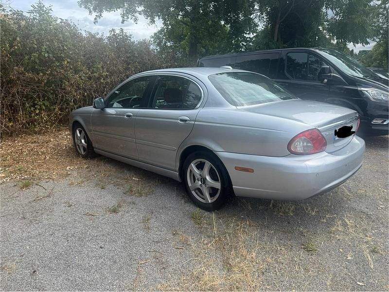 Silber Gebraucht 2008 Jaguar X-type Limousine | 2.500 € (Superpreis) - Bild 1/4