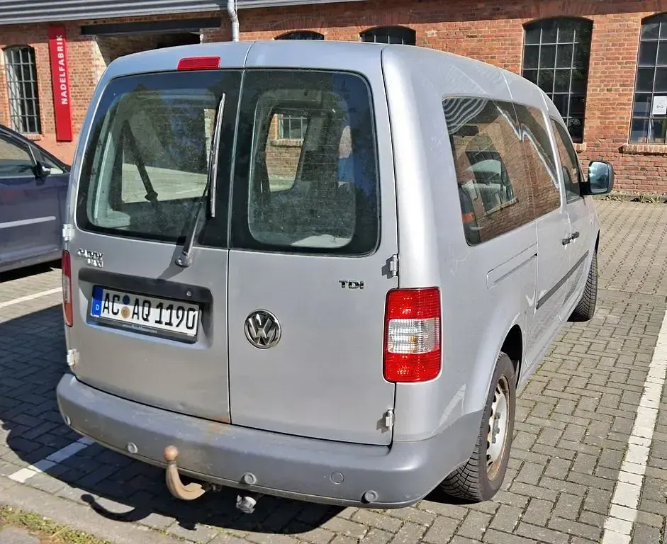 Usata VW Caddy 105 CV (77 kW) 2009 Argento Monovolume
