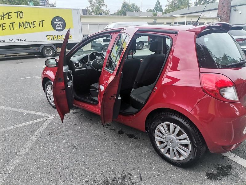 Rot Gebraucht 2011 Renault Clio II Kleinwagen | 3.000 € - Bild 1/4
