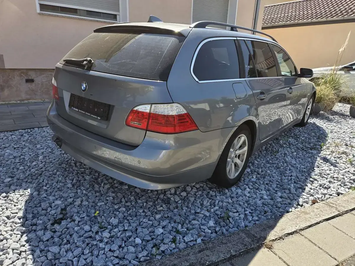 Gebraucht BMW 525 Lifestyle 197 PS (144 kW) 2009 Grau Kombi