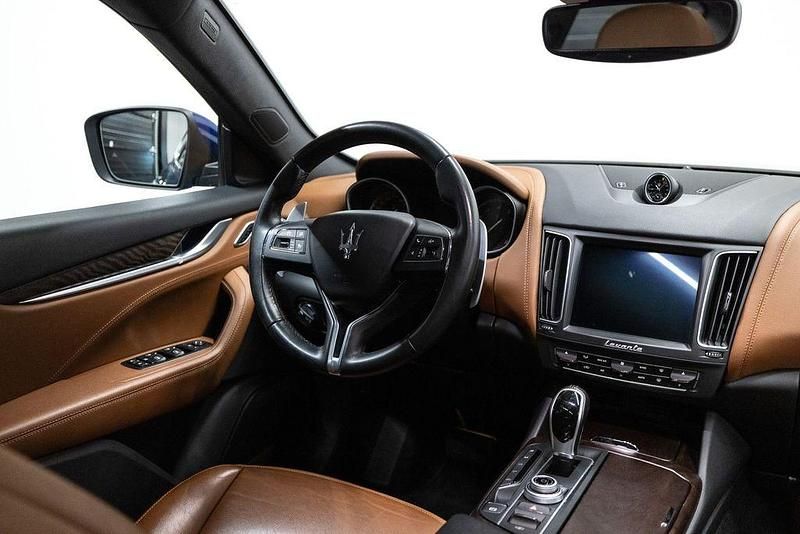 Gebraucht Maserati Levante GranLusso 349 PS (256 kW) 2017 Blau SUV