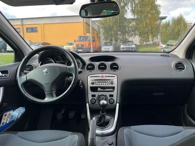 Gebraucht Peugeot 308 SW Family 120 PS (88 kW) 2012 Blau Kombi