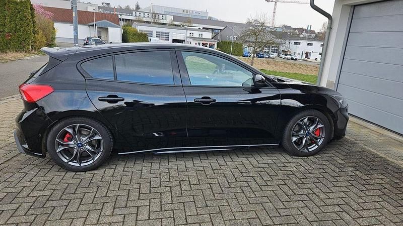 Gebraucht Ford Focus ST 280 PS (205 kW) 2019 Schwarz Limousine