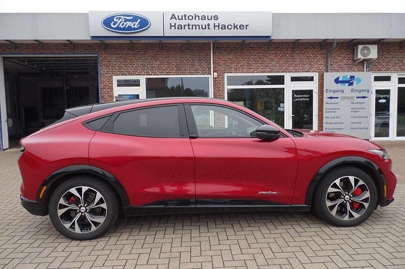 Gebraucht Ford Mustang Mach-E 258 kW (351 PS) 2021 Lucidrot metallic SUV