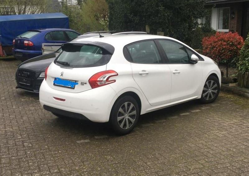 Weiß Gebraucht 2013 Peugeot 208 Kleinwagen | 7.600 € (Fairer Preis) - Bild 1/4