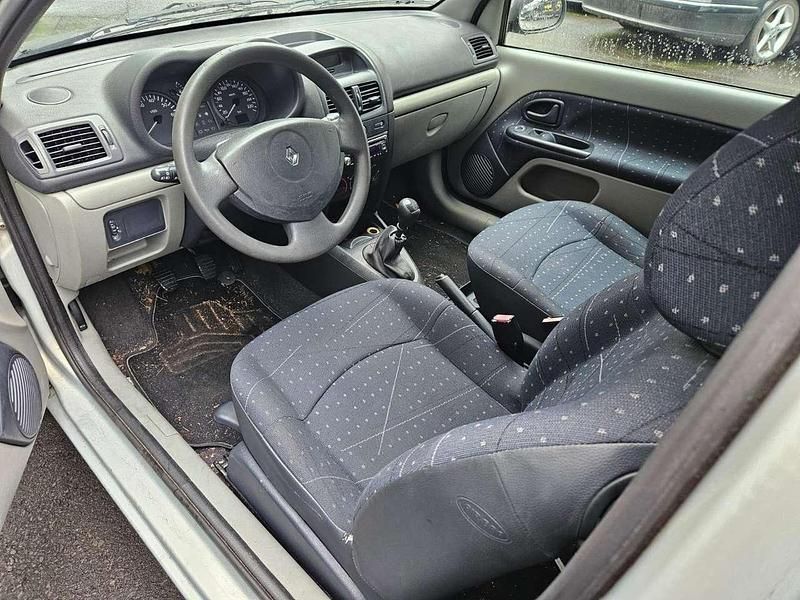 Gebraucht Renault Clio II Dynamique 75 PS (55 kW) 2002 Silber Limousine