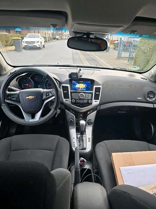 Grau Gebraucht 2013 Chevrolet Cruze Kombi | 4.400 € (Superpreis) - Bild 1/4