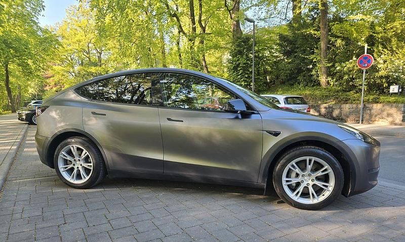 Second-hand Tesla Model Y 378 kW (514 CP) 2023 Gri SUV