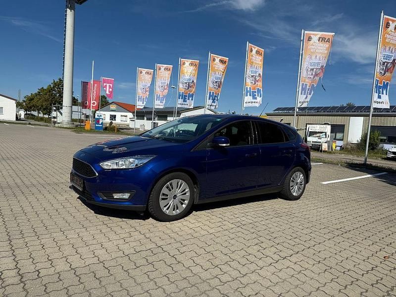 Indicblau metallic Gebraucht 2015 Ford Focus Trend Limousine | 4.450 € (Fairer Preis) - Bild 1/4