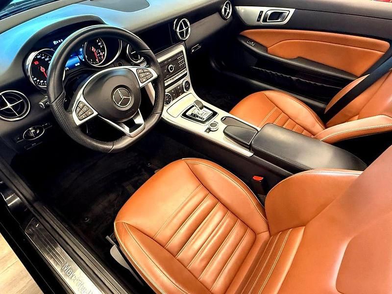 Gebraucht Mercedes SLC200 184 PS (135 kW) 2017 Schwarz Cabrio