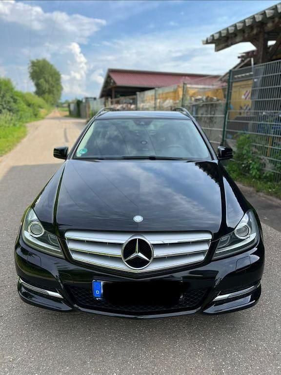 Schwarz Gebraucht 2014 Mercedes C200 Limousine | 9.999 € (Superpreis) - Bild 1/4
