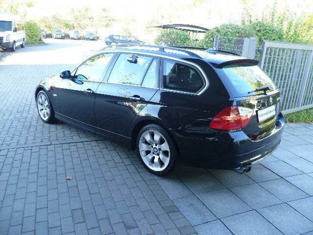 Gebraucht BMW 325 Advantage 197 PS (144 kW) 2008 Schwarz metallic Kombi