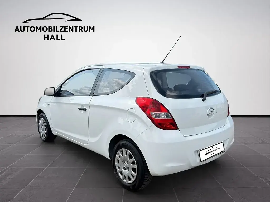 Gebraucht Hyundai i20 Edition+ 77 PS (56 kW) 2011 Crystal white Kleinwagen