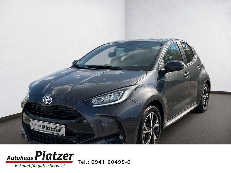 Grau Neu 2025 Toyota Yaris Hybrid Limousine | 23.780 € (Guter Preis) - Bild 1/4
