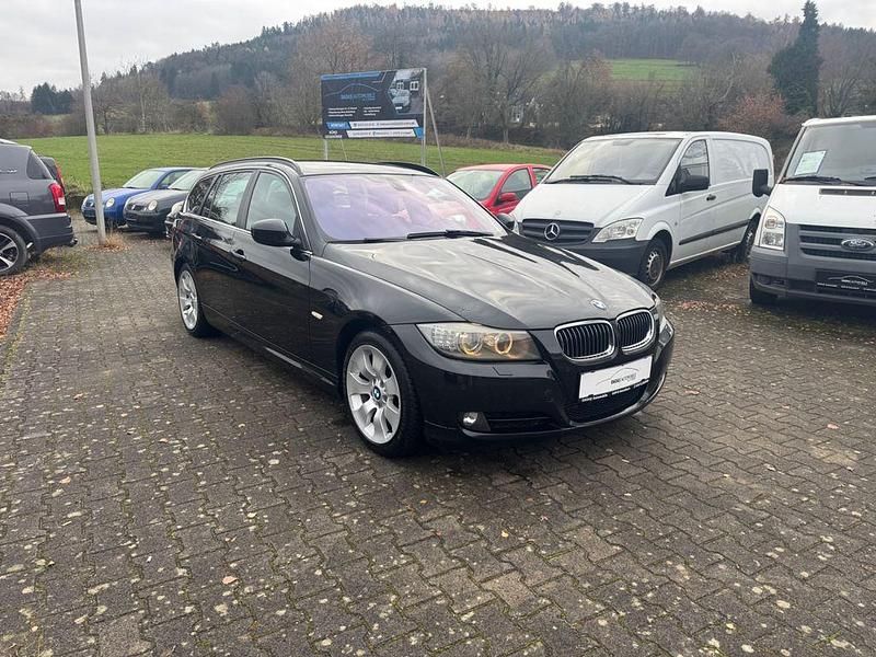 Schwarz Gebraucht 2010 BMW 330 Comfort Edition Kombi | 7.490 € (Fairer Preis) - Bild 1/4