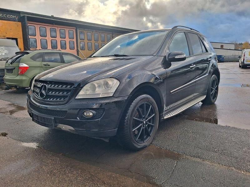 Schwarz Gebraucht 2006 Mercedes ML320 SUV | 3.999 € - Bild 1/4