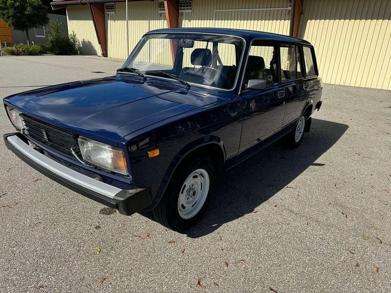 Second-hand Lada 2104 75 CP (55 kW) 1990 Albastru Break