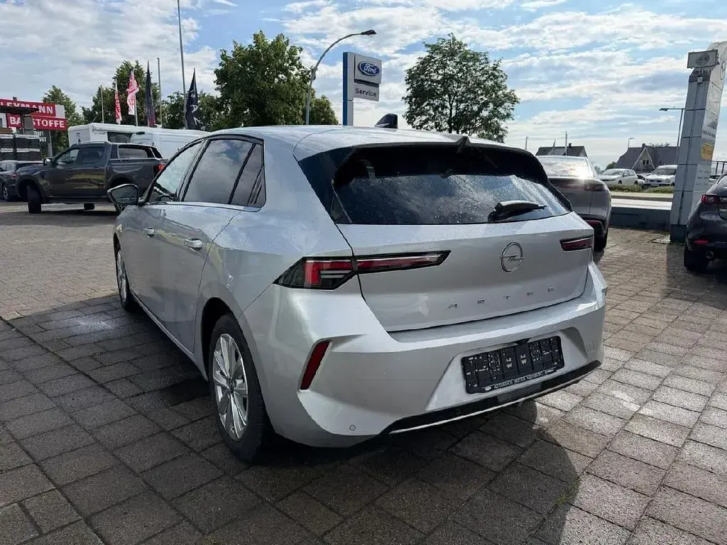 Gebraucht Opel Astra Elegance 131 PS (96 kW) 2023 Aluminium silb/kristall silb Kleinwagen